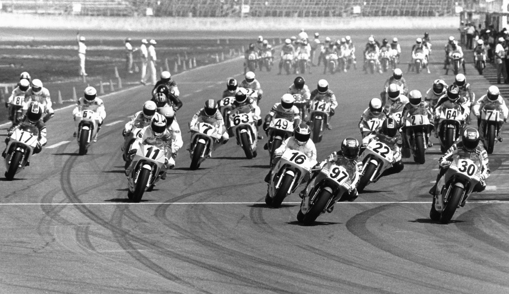 Rich Oliver (97) leads the pack going into the first turn in the 1990 Daytona 250 Grand Prix. Oliver, riding the Team Marlboro/Roberts Yamaha, won the race over Japan’s Keiji Tamura (72) and Zimbabwean Robbie Petersen (16), who has the right idea by following Oliver into the turn. (Photo courtesy DIS)