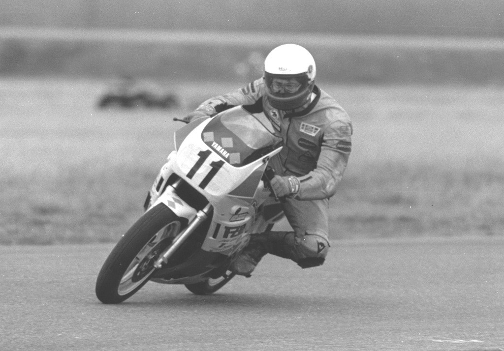 Brent Schuster races the Red Stripe Racing Yamaha FZR400 around Talladega Gran Prix Raceway during a WERA National Endurance race in March of 1988. (Larry Lawrence photo)