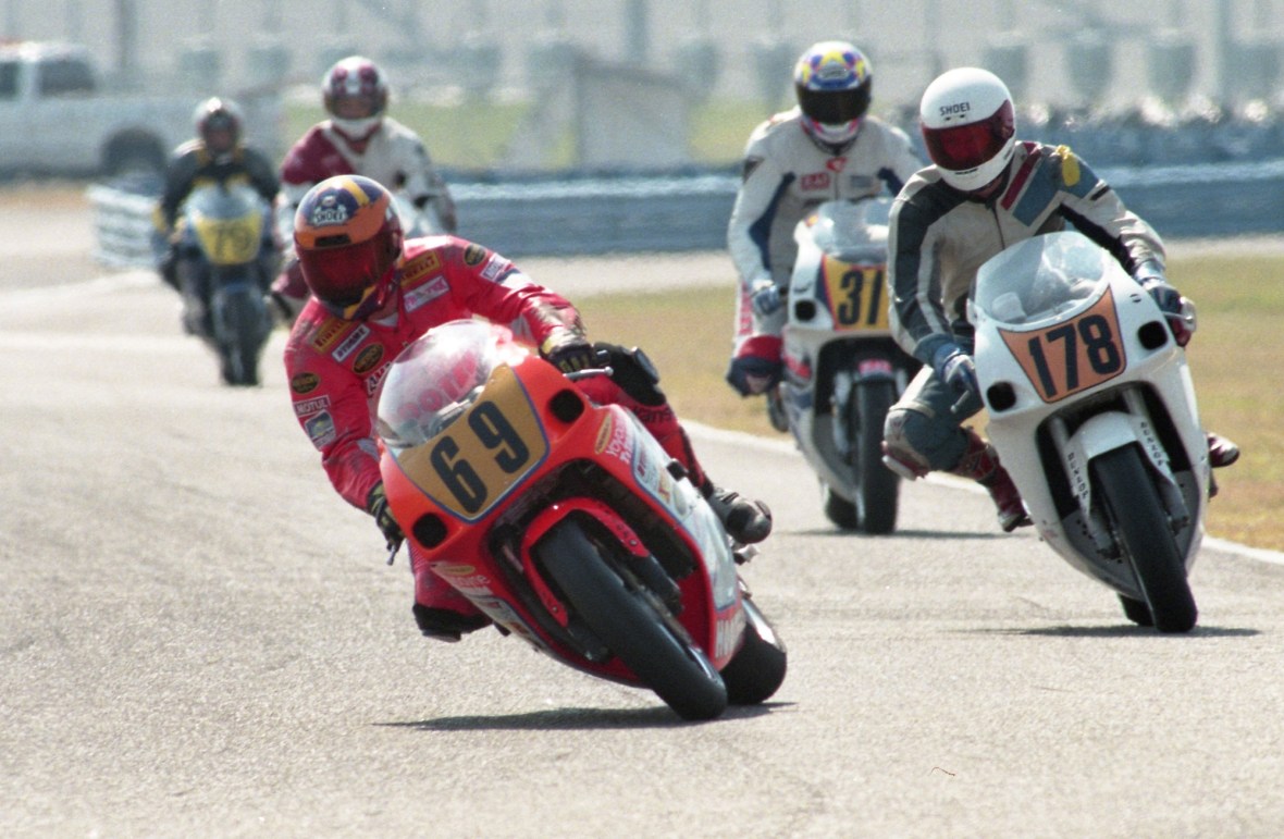 Hooter’s Suzuki rider Mario Martin leads a group of riders in the CCS Amateur Heavyweight Superbike race at Daytona International Speedway in February of 1999. Martin won the race. (Henny Ray Abrams photo)