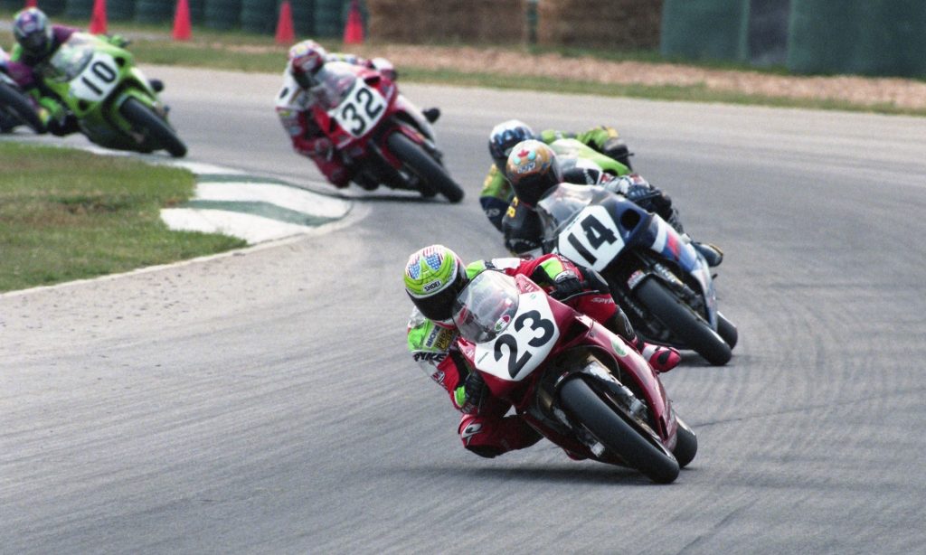 Matt Wait races the No. 23 Ferracci Ducati in the AMA Superbike race two at Road Atlanta in June of 1999. At this point Wait is leading Yoshimura Suzuki’s Steve Crevier (No. 14), Kawasaki’s Aaron Yates, Honda’s Eric Bostrom and Doug Chandler on another factory Kawasaki. (Henny Ray Abrams photo)