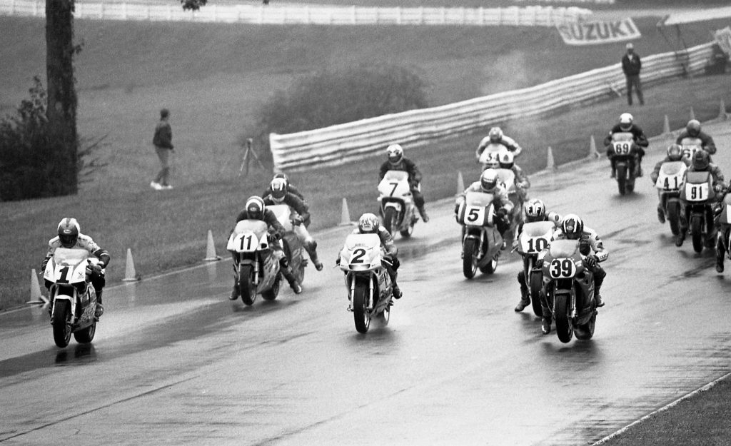 Teams take off for the start of the 1995 Performance Machine/Goodridge WERA National Endurance Series 4-Hour at Road Atlanta in October of 1995. Team Suzuki Endurance (No. 1) went on to win the race. (Henny Abrams photo)