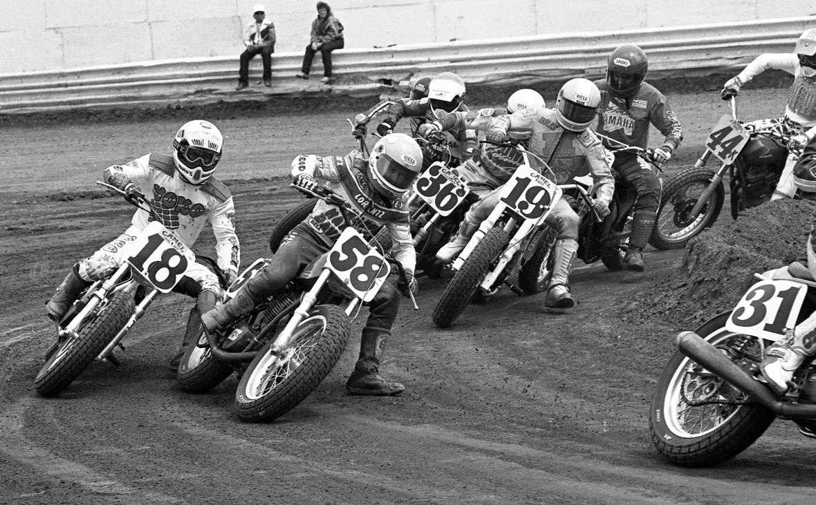Davey Durelle (No. 58) gets into a turn second behind Danny Ingram (No. 31) and just ahead of Terry Poovey (No. 18), Billy Herndon (No. 19), Steve Aseltine (No. 36) and other riders in qualifying Heat race for the 1991 San Jose TT AMA 600cc National. (Mitch Friedman photo)